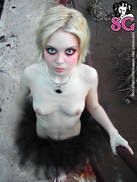 Chubby Pale Girl Nude Goth Girl Pics