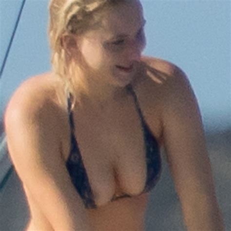 Jennifer Lawrence Hot Boobs